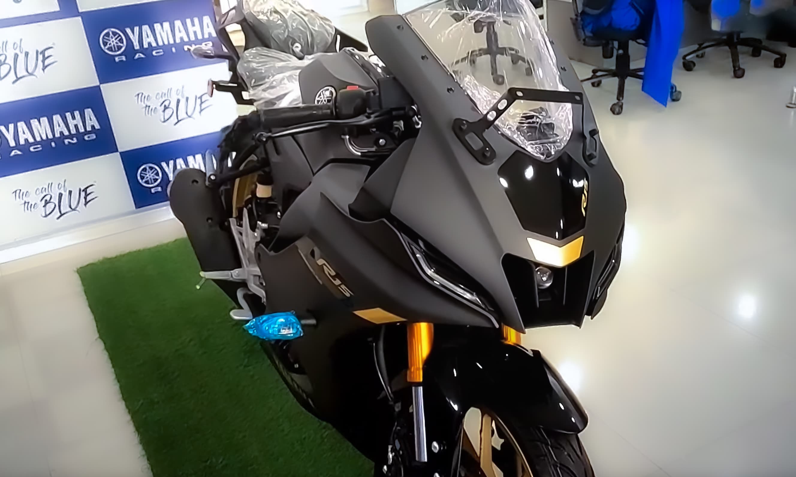 Yamaha R15 V4